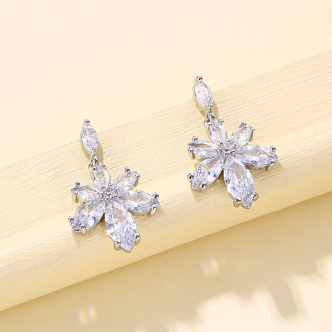 Elegante Zirconia Bloem Hangende Oorbellen Voor Vrouwen Koperen Florale Oorbellen Voor Banket Feest Mode Sieraden