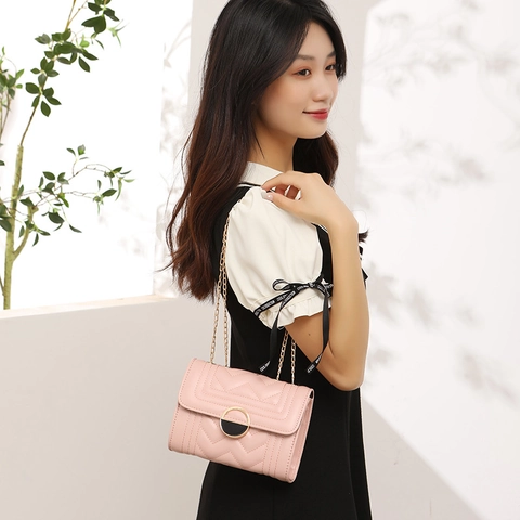 Women Quilted Crossbody Bag PU Leather Chevron Chain Shoulder Bag Round Buckle Small Square Purse Elegant Daily