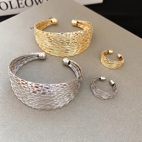 Armband En Ring Sieraden Meerlaags Metaal Open Getextureerde Golf Minimalistisch Europees Trendy Accessoires Voor Dames