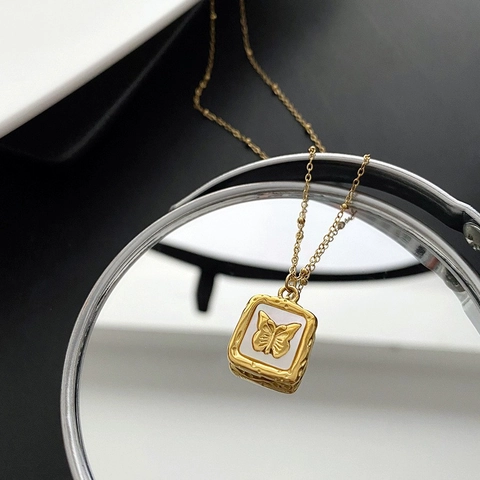 Vintage Butterfly Relief Pendant Necklace Titanium Steel Shell Square Geometric Elegant Women Jewelry Necklaces