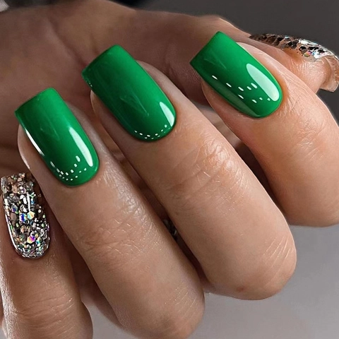Square Emerald Green Press On Nails With Silver Glitter Shards Glossy Full Cover Artificial Finger Nails For Women