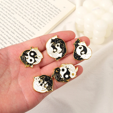 Creatieve Yin Yang Tai Chi Dier Emaille Brosje Voor Dames Heren Legering Kat Wolf Vis Draak Badge Pin Mode Kleding Accessoires