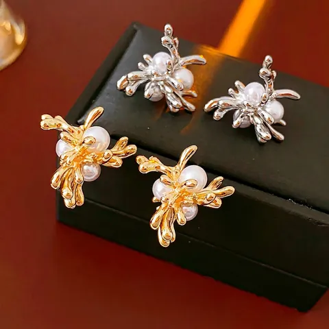 Elegante Künstliche Perlenstecker Abstraktes Blumenzweig Design Mit Silberner Ohrstecker Metallschmuck Für Damen