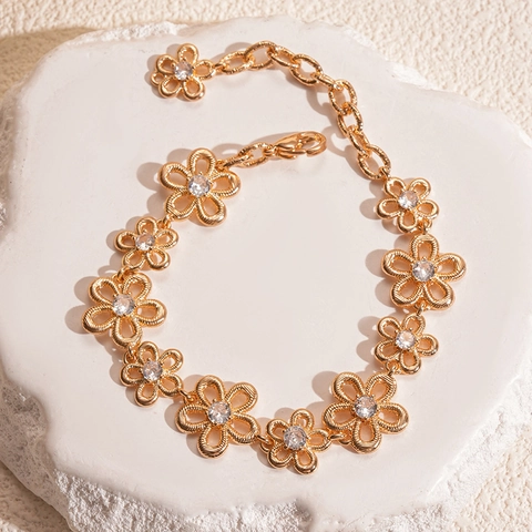 Pulsera De Flores Huecas Retro Francés Cobre Con Circón Joyería De Muñeca Minimalista Elegante Ajustable Para Mujer
