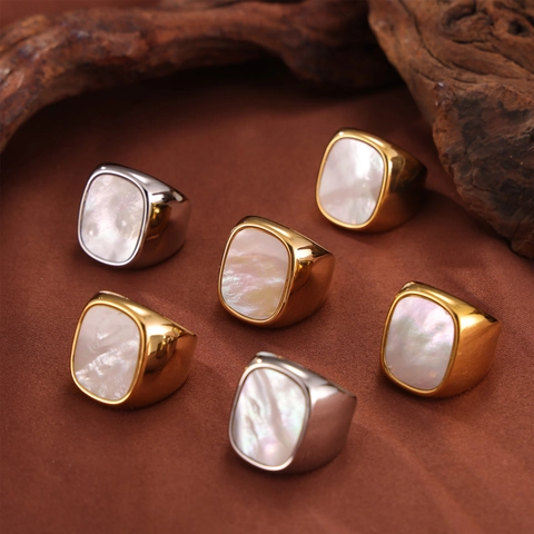 Elegant Hepburn Style Titanium Steel Gold Plated Open Ring For Women Inlaid With Square White Mother Of Pearl Adjustable Geometric Finger Ring Jewelry