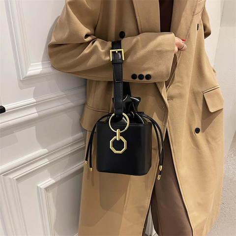 Sac Seau En Cuir PU Avec Fermeture À Cordon Vintage Matériel Géométrique Doré Bandoulière Réglable Sac À Main Pour Femmes