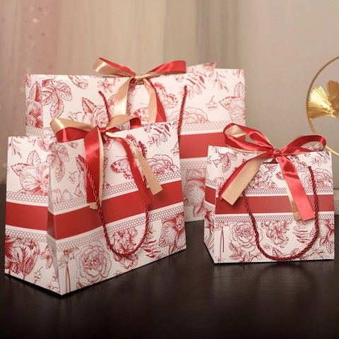 Elegant Gift Bags Floral Butterfly Pattern White Cardboard Handheld Paper Bags With Satin Ribbon Bow For Wedding Festival Party Birthday Holiday Vintage Style