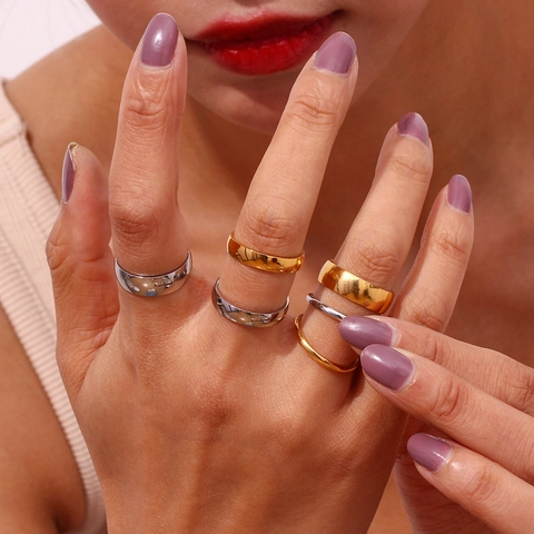 Anillo De Banda Sencilla De Acero Inoxidable Chapado En Oro De 18K Pulido Joyería Geométrica Para Mujer