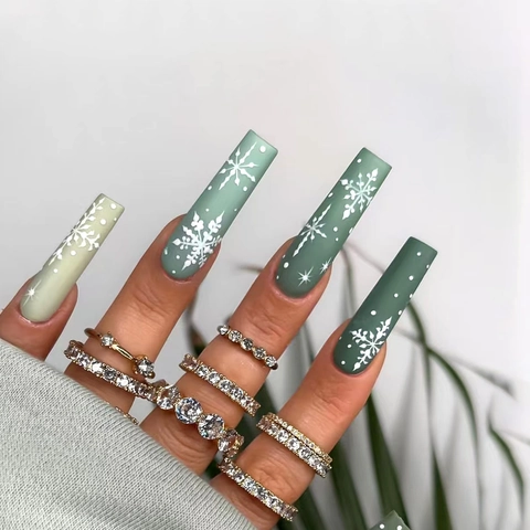 Green Gradient Coffin Press On Nails Long Snowflake Pattern Christmas Festive Winter Style Artificial Fingernails