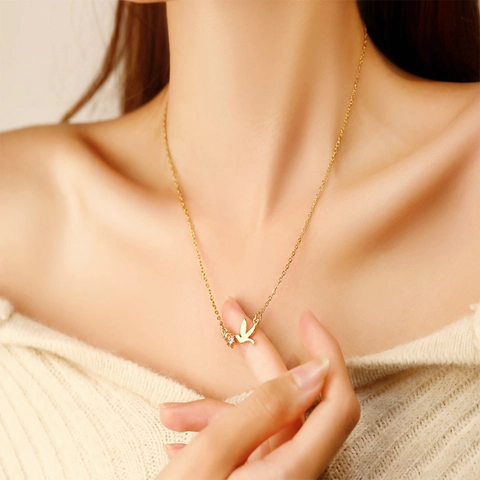 Minimalist Stainless Steel Bird Pendant Necklace Elegant Rhinestone 18K Gold Plated Peace Dove Choker For Women Jewelry