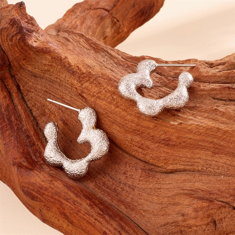 Pendientes de Botón de Flor Irregular de Acero de Titanio Diseño de Nicho Textura Martillada Joyería de Moda Mujer