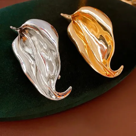 Onregelmatige Gladde Blad Metalen Brosche Vintage Elegante Hoogglans Legering Speld Voor Dames Mode Accessoires