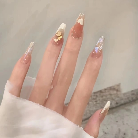 Coffin Aufklebbare Nägel Nude Pink Herz Design French Tip Glitzer Goldfolie Elegante Lange Künstliche Nägel