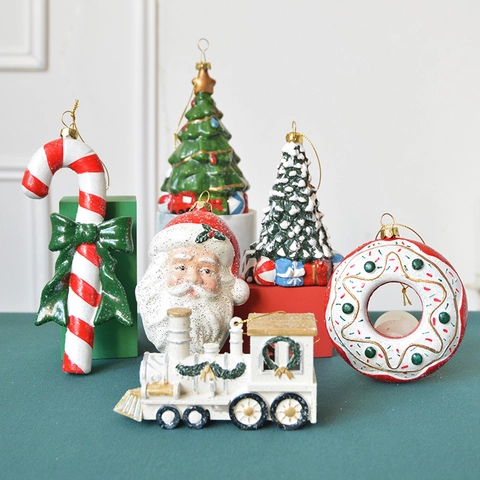 Weihnachtsbaum Hängende Ornamente Bunt Bemalter Kunststoff Glitzer Weihnachtsmann Zug Zuckerstange Donut Festliche Dekoration