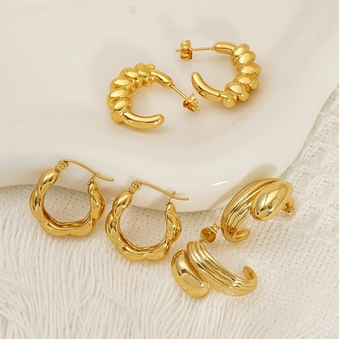 Gedrehte Croissant Creolen 18K Vergoldet 304 Edelstahl C-Form Wasserfest Hypoallergen Minimalistischer Schmuck Damen