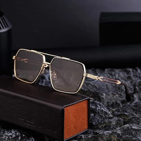 Square Sunglasses Men Metal Frame UV400 Gradient Lens Retro Aviator Style Driving Outdoor Fashion Eyewear
