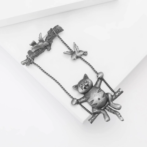 Vintage Alloy Brooch Pin Swinging Cat Bird Branch Design Retro Antique Silver Tone Jewelry Accessory For Women