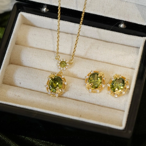 Collana Con Pendente Ovale In Zircone Verde Elegante Vintage Catena Per Clavicvola In Rame Placcato Oro 18K