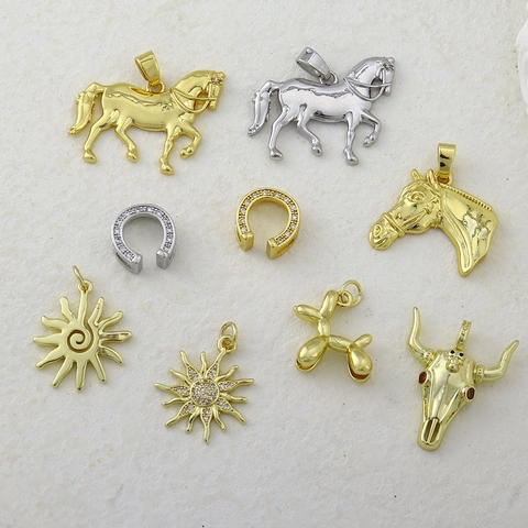 Ciondoli Diy Rame Zircone Animale Sole Ferro Di Cavallo Cane Palloncino Teschio Di Toro Ear Cuffs Accessori Gioielli Hip Hop
