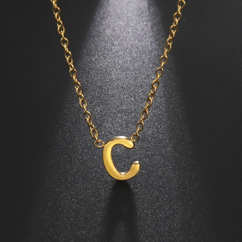 Collana Minimalista con Ciondolo a Lettera Iniziale in Acciaio Inossidabile Placcato Oro 18K Collana con Lettere Alfabeto Unisex Gioielli Regalo