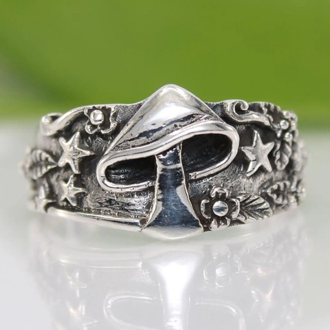 Vintage Mushroom Star Relief Alloy Ring For Men And Women Retro Forest Style Wide Band Jewelry Antique Silver Color