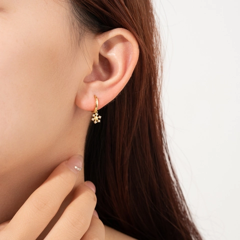 925 Sterling Silver Snowflake Dangle Hoop Earrings For Women Rhinestone Winter Wedding Party Jewelry Elegant Minimalist Drop Earrings