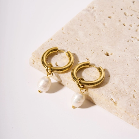 Boucles D'oreilles Créoles Minimalistes En Acier Inoxydable Avec Pendentif Perle D'eau Douce Plaqué Or PVD Étanche Hypoallergénique