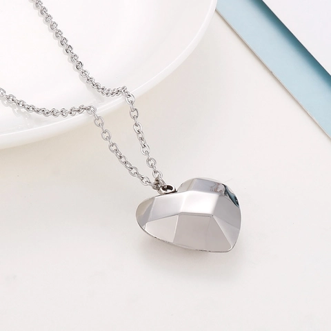 Geometric Faceted Heart Pendant Necklace Titanium Steel 18K Gold Plated Trendy Minimalist Clavicle Chain For Women