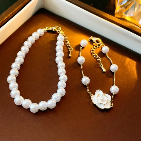 Pulsera De Perlas Artificiales Con Flores Cobre Bañado En Oro Perla Artificial De Imitación Esmalte Joyería Ajustable Para Mujer Estilo Elegante Francés