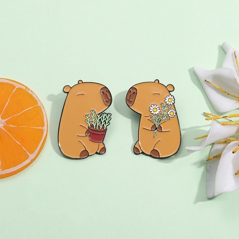 Schattige Cartoon Capibara Emaille Pin Brosche Legering Dier Badge Nieuwheid Sieraden Accessoires Voor Kleding Tas