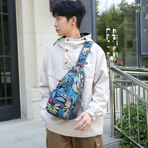 Bolso Bandolera Hombre Tela Oxford Impermeable Multi-Bolsillos Aire Libre Casual Bolso De Pecho Con Orificio Auriculares Tira Reflectante