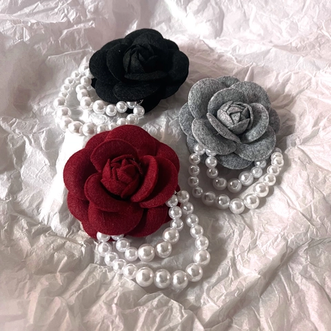 Camellia Flower Brooch Elegant Fabric Handcrafted With Faux Artificial Pearl Tassels Vintage French Style Corsage For Women Suit