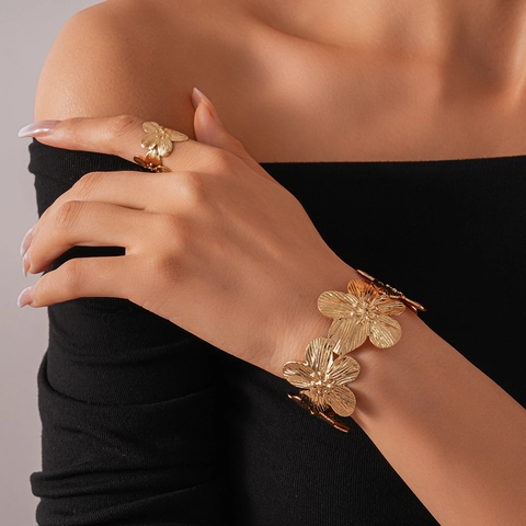 Bracciale Rigido Aperto In Metallo Texturizzato Con Fiori Vintage Gioielli Con Polsino Inciso Floreale Per Donna Stile Boho