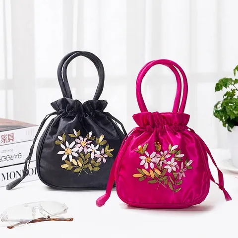 Dames Bloemenborduurwerk Mini Handtas Vintage Satijn Trekkoord Tasje Chinese Stijl Etnische Retro Handtas Voor Dagelijks