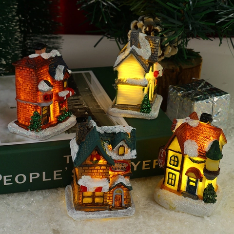 Casetta Di Natale Luminosa LED Ornamento Resina Neve Miniatura Villaggio Decorazione Da Tavolo Luce Calda