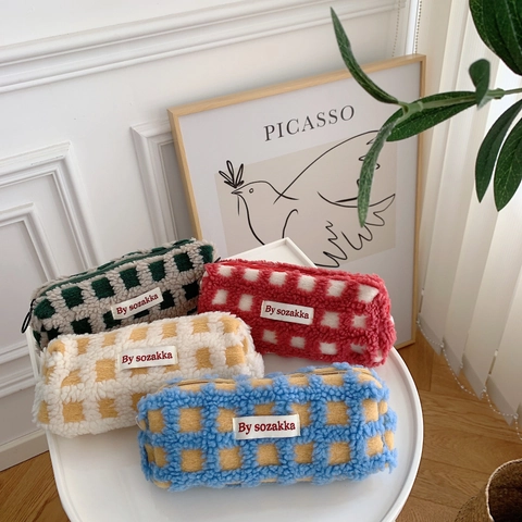 Trousse À Crayons En Peluche À Damier Grande Capacité Sac Maquillage Laine D'Agneau Pochette Rangement Style Japonais