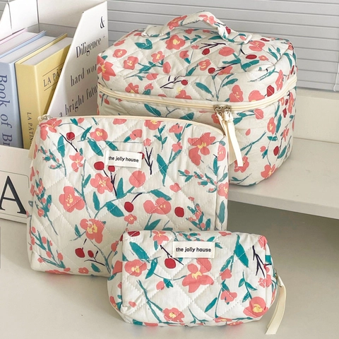 Florale Gesteppte Kosmetiktasche Toilettenbeutel Reise Make-Up Organizer Baumwollstoff Süßes Blumenmuster Tragbare Tasche