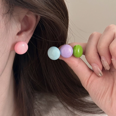 Pendientes De Botón De Bola Redonda Coloridos De Acrílico Con Poste De Plata Dopamina Color Caramelo Para Mujeres