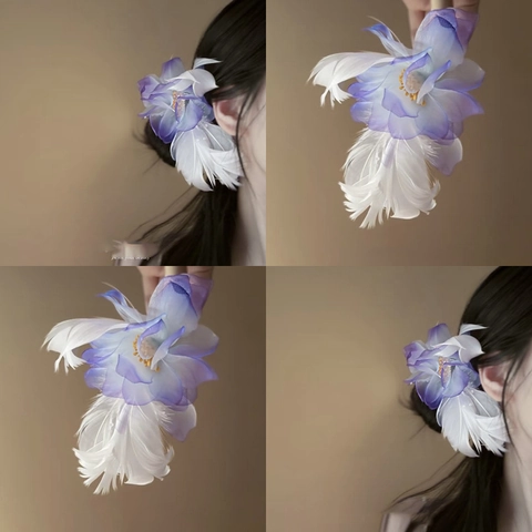 Elegante Molletta Per Capelli Fiore Di Raso Sfumato Viola Con Piume Bianche Molletta A Becco D'Anatra Organza Accessorio Per Donne