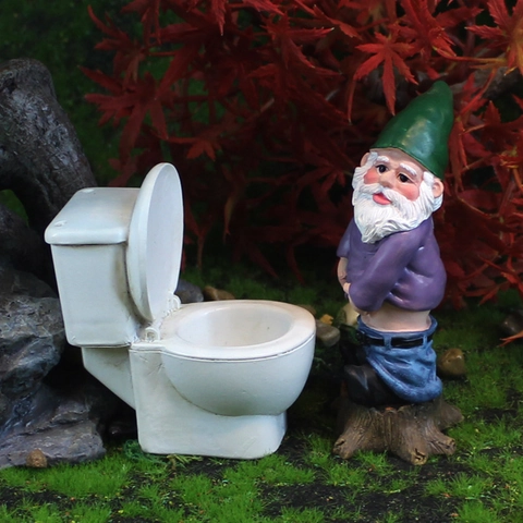 Humorous Resin Garden Gnome Statue Naughty Peeing Dwarf With Mini Toilet Micro Landscape Outdoor Yard Desktop Decor