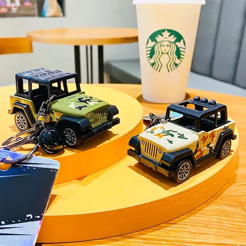 Camouflage Off-Road Vehicle Keychain Pull Back Car Model Pendant Bag Charm Bell Accessory Alloy Plastic Novelty Toy