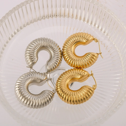 Boucles D'oreilles Créoles En Forme De C Rembourrées En Acier Inoxydable Plaqué Or 18K Style Croissant Nervuré Bijoux De Mode Pour Femmes
