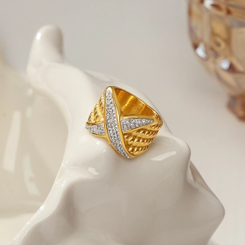 Lusso Anello in Acciaio al Titanio Placcato Oro con Strass Donna Moda Ampio Intrecciato a Torsione Geometrico a X Gioielli
