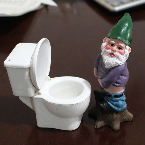 Humorous Resin Garden Gnome Statue Naughty Peeing Dwarf With Mini Toilet Micro Landscape Outdoor Yard Desktop Decor