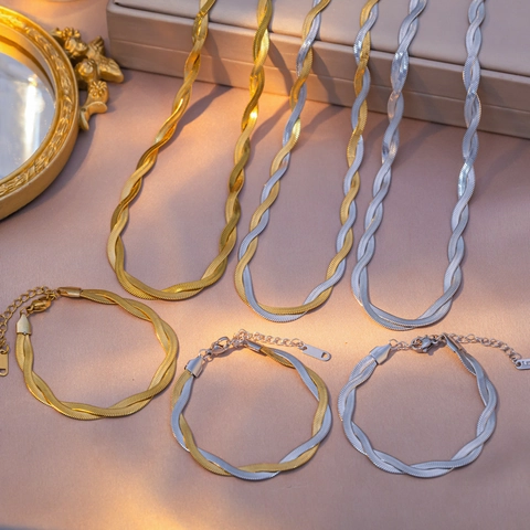 Layered Twisted Herringbone Chain Necklace 18K Gold Plated Stainless Steel Snake Bone Vintage Choker For Women