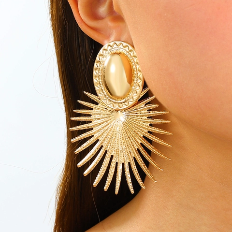 Vintage Alloy Radiant Sunburst Fan Shaped Drop Earrings For Women Exaggerated Metallic Statement Earrings For Party