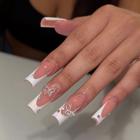 Französische Nagelspitzen Zum Aufdrücken Sargform Nude Rosa Farbverlauf Mit 3D Silber Schmetterling Legierung Charm Und Strass