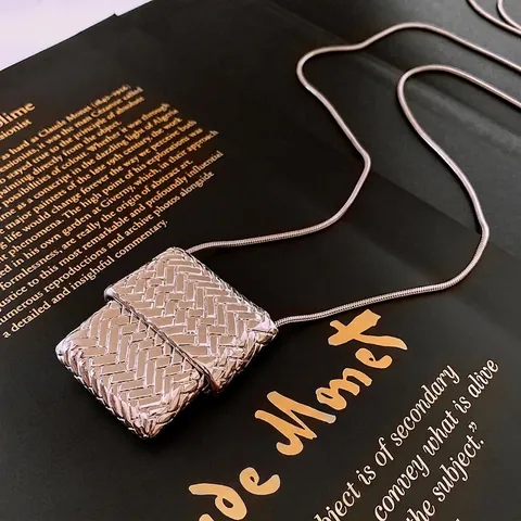Woven Square Bag Pendant Alloy Necklace Minimalist Long Snake Chain Geometric Aesthetic Jewelry For Women