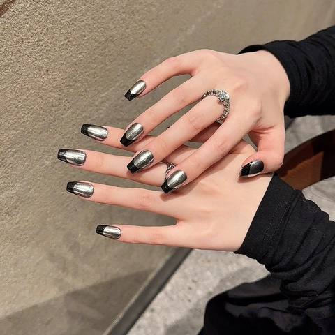 Unghie Finte Press On Metalliche Argento Nero Francese Forma Bara Gotico Scuro Stile Y2K Per Donne