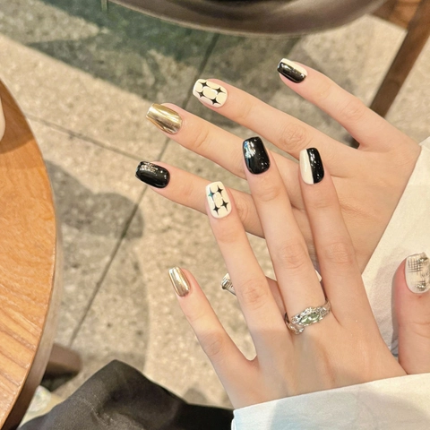 Handmade Black White Starburst Press On Nails Short Coffin Y2K Metallic Grid Pattern Reusable Fashion False Nails For Women